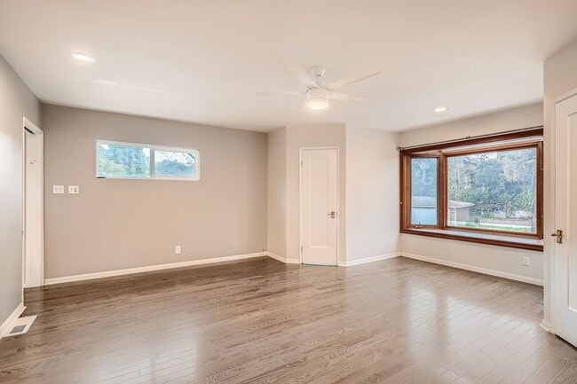 Building Photo - 3766 Willowcrest Ave