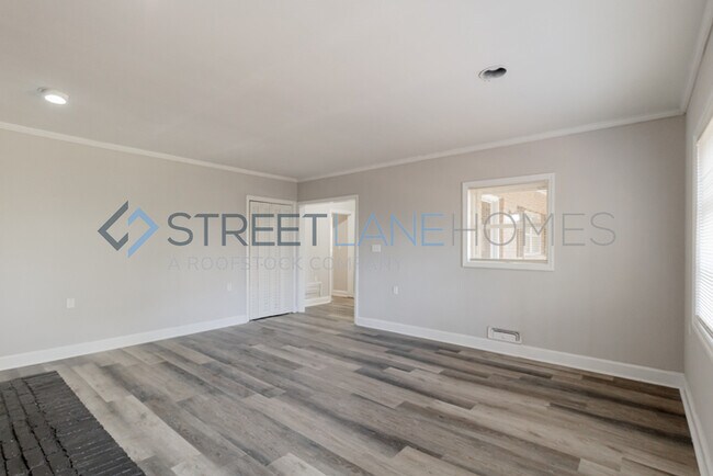 Building Photo - NOW OFFERING $250 OFF FIRST FULL MONTH IF ...
