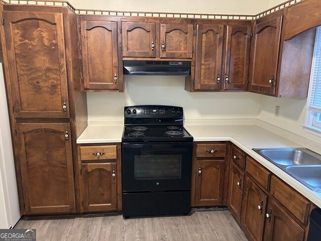 Building Photo - 250 Cleveland Rd