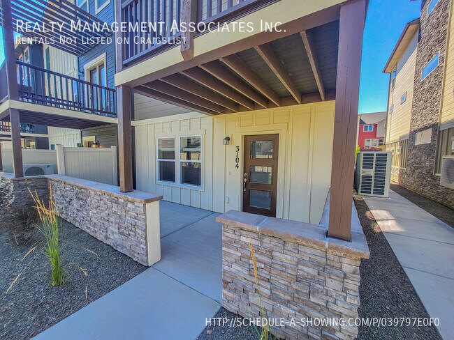 Primary Photo - Brand New Luxury 4 Bedroom Townhome in Wes...