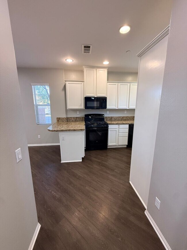 Building Photo - 37350 Paseo Tulipa