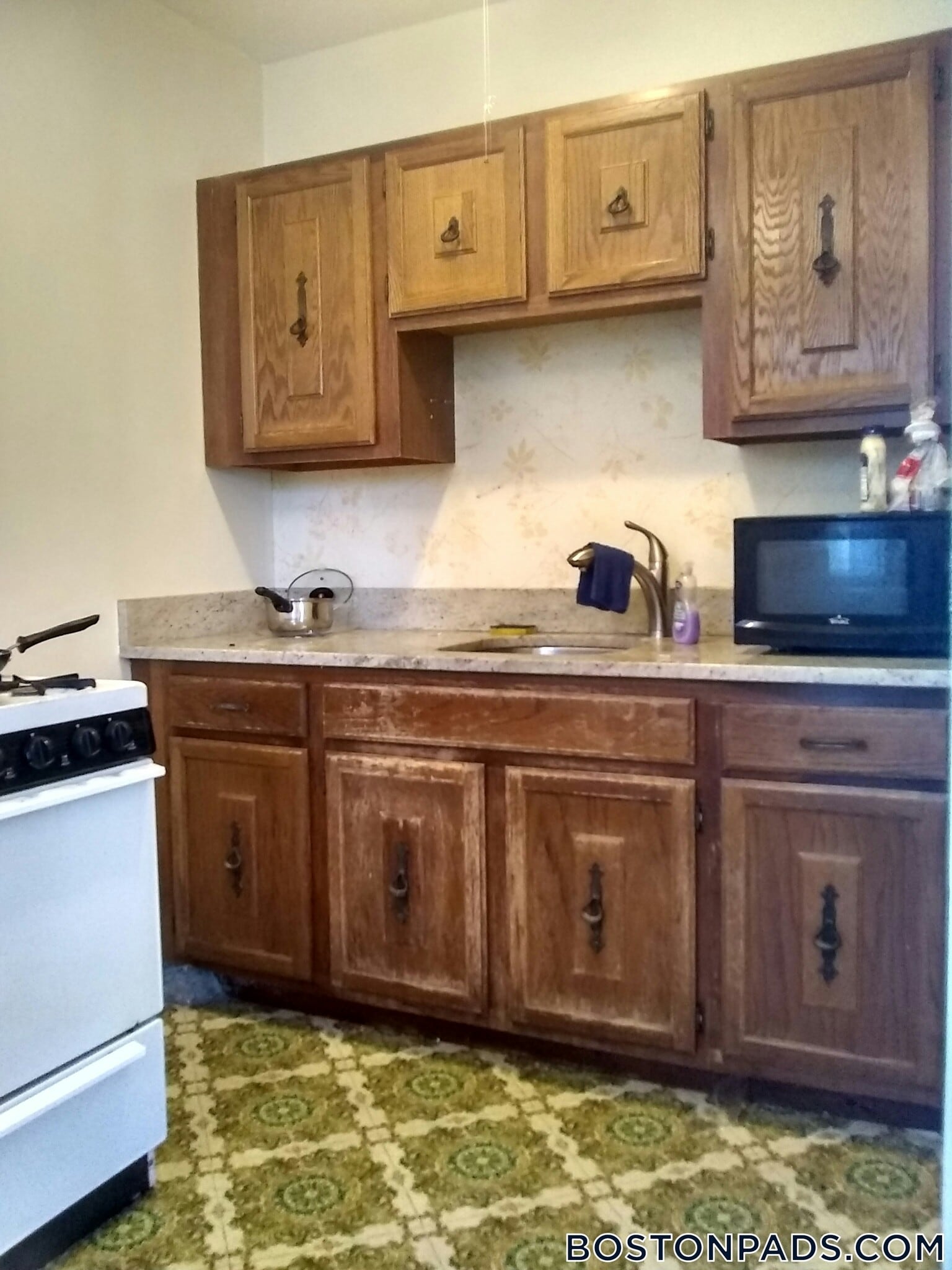 Building Photo - 349 Pleasant St