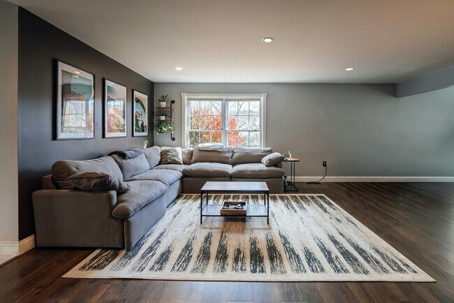 Building Photo - 1720 Brookstone Dr