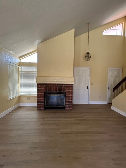 Living room - 1975 Clearbrook Ct