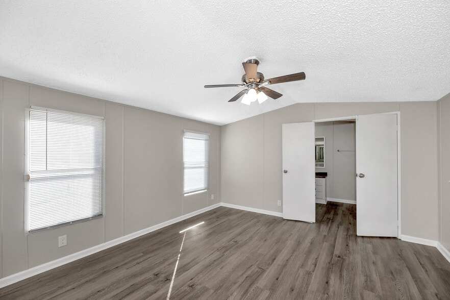 Building Photo - 415 W Limestone Rd