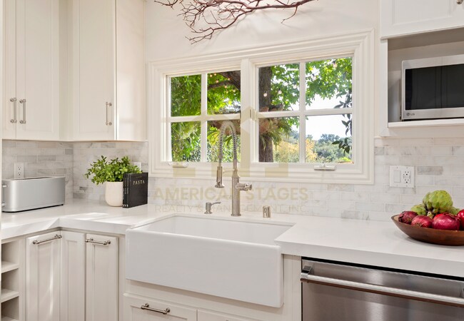 Building Photo - 1476 Crestline Dr