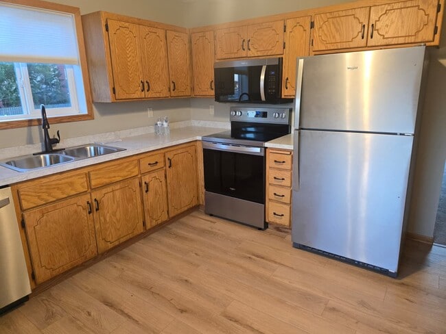 Building Photo - 13752 Round Lake Blvd NW