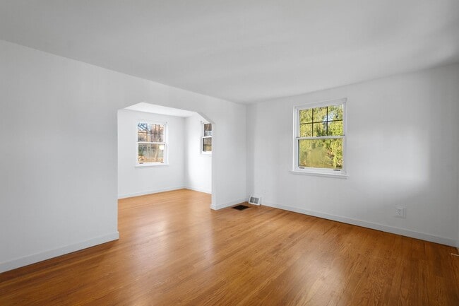 Building Photo - Move in TODAY! Check out this beautifully RENOVATED 3 bedroom in CHURCHILL!