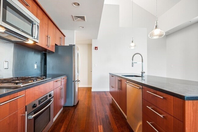 Building Photo - 51 Bow St