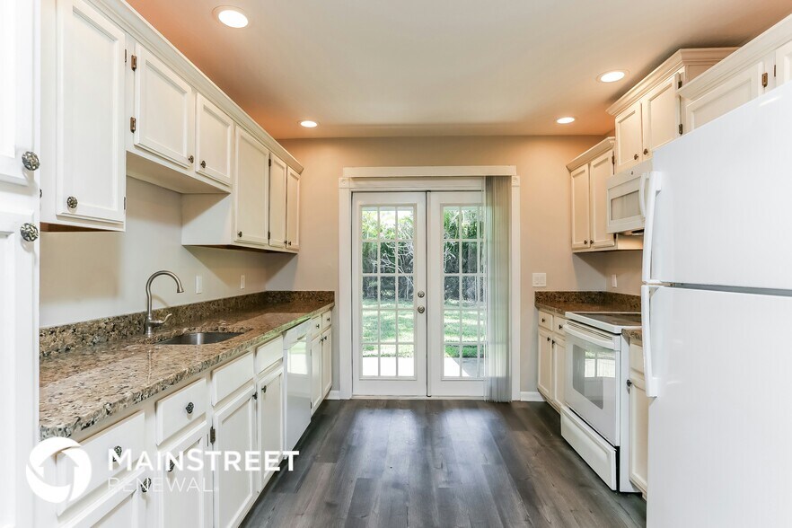 Building Photo - 5688 SE Pine Ave