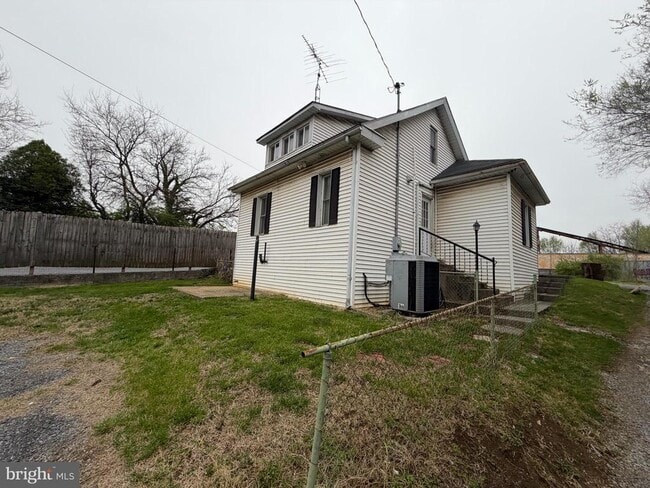 Building Photo - 731 Osborne Way