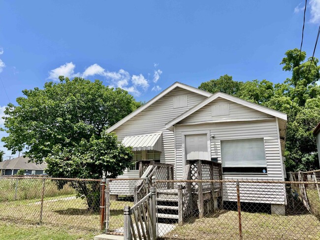 Primary Photo - 145 Alice St