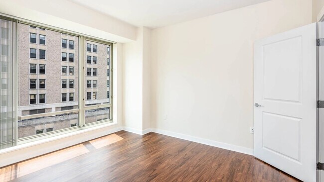 Building Photo - 2 Emerson Pl