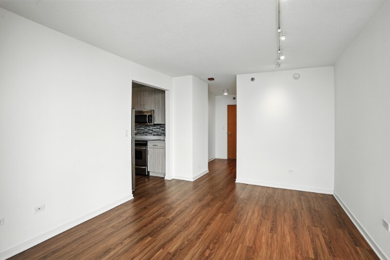 Building Photo - 498 N Kingsbury St