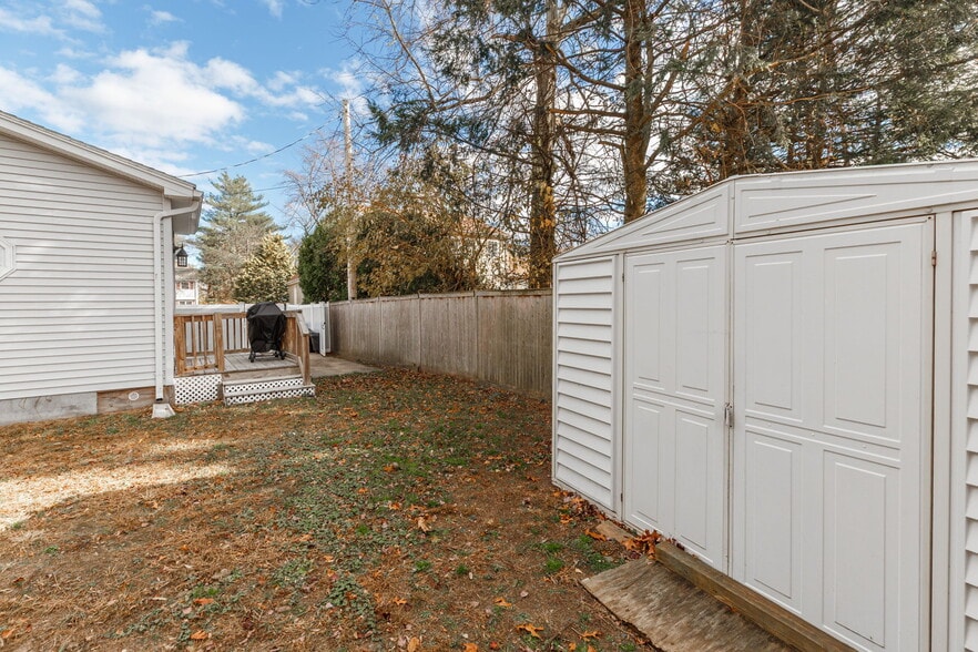 Building Photo - 36 Kulig St