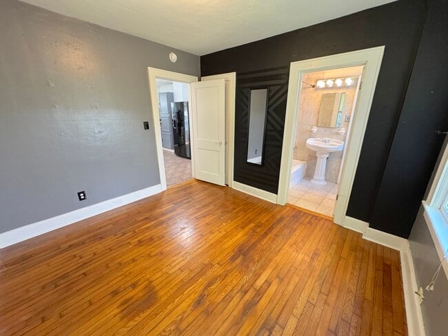 Building Photo - Charming Two-Bedroom Single Family Home with Detached Garage