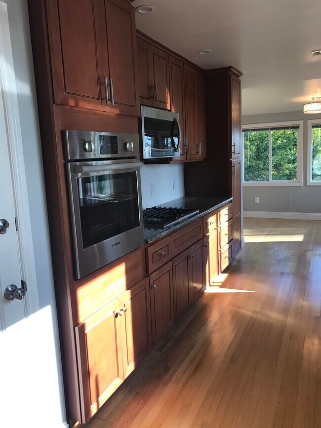 Building Photo - 7630 Terrace Dr