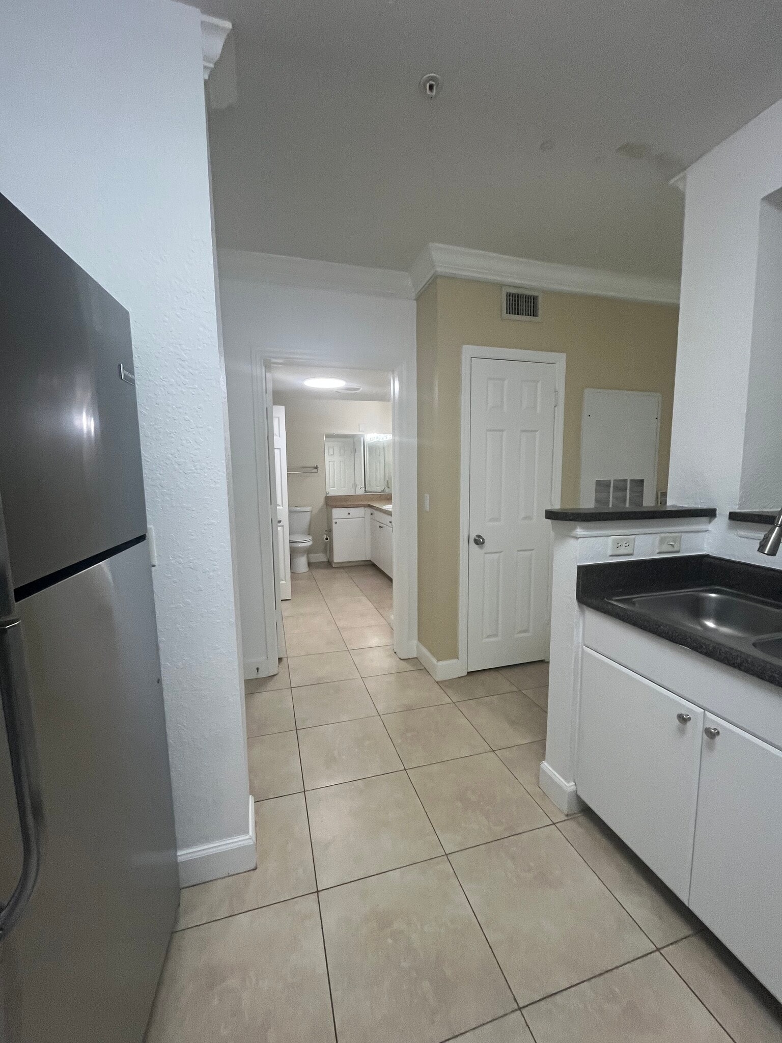 Building Photo - 304 E South St