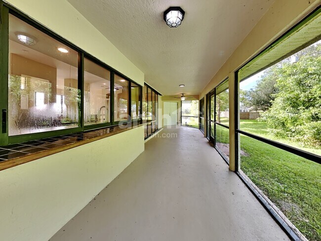 Building Photo - 2122 SW Burman Ln