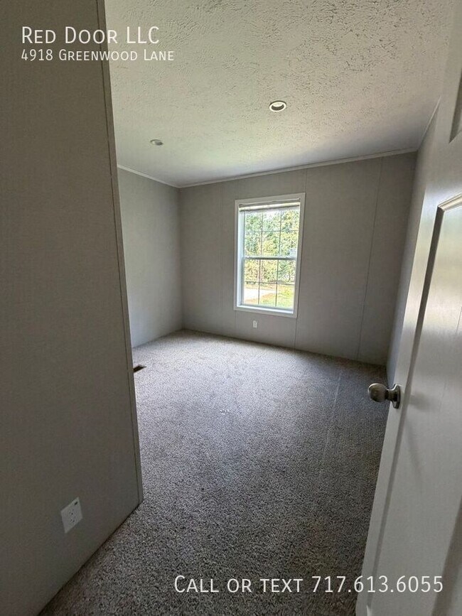 Building Photo - 4918 Greenwood Ln