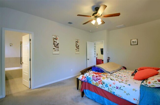 Building Photo - 5501 Bradford Pear Ln