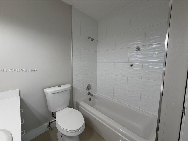 Building Photo - 9920 Jamaica Dr