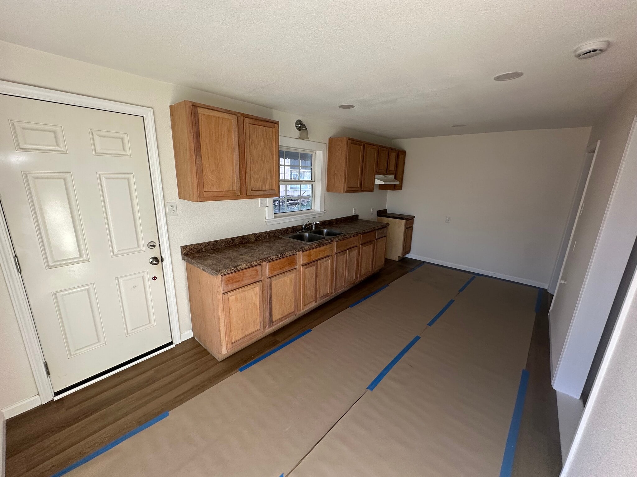 Building Photo - 1709 Navidad St