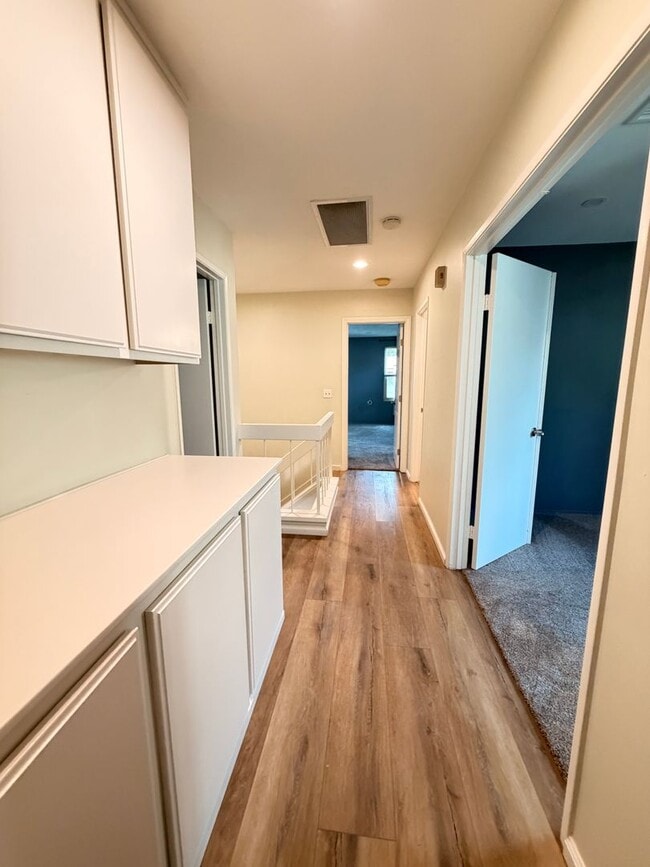 Building Photo - Beautiful Bay Ridge Cul-de-Sac Townhome