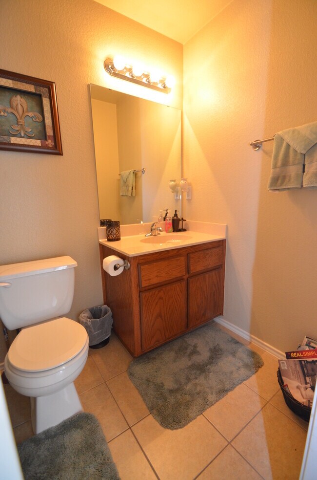 Building Photo - Gorgeous 3 bedroom 2 bath home in desired ...