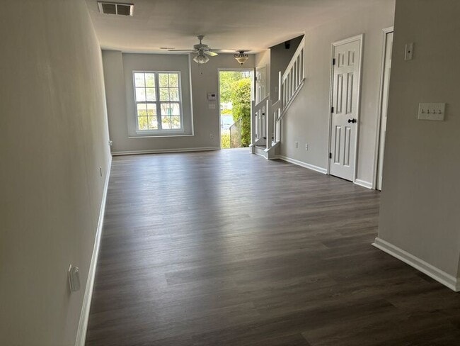Building Photo - 122 Hornby Cir