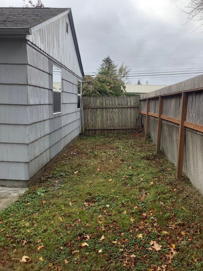 Building Photo - 2049