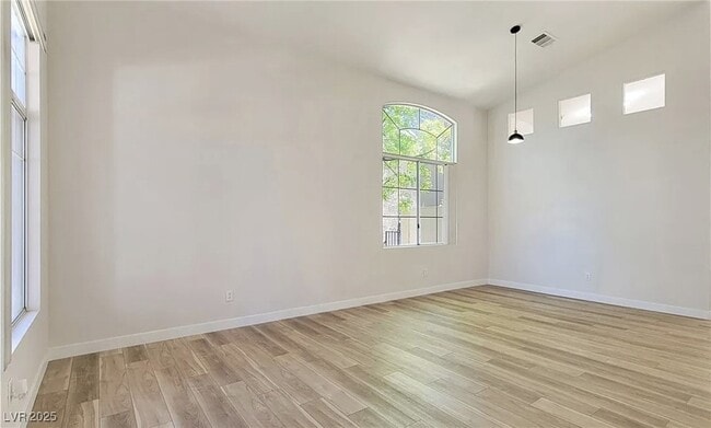 Building Photo - 24 Staghorn St