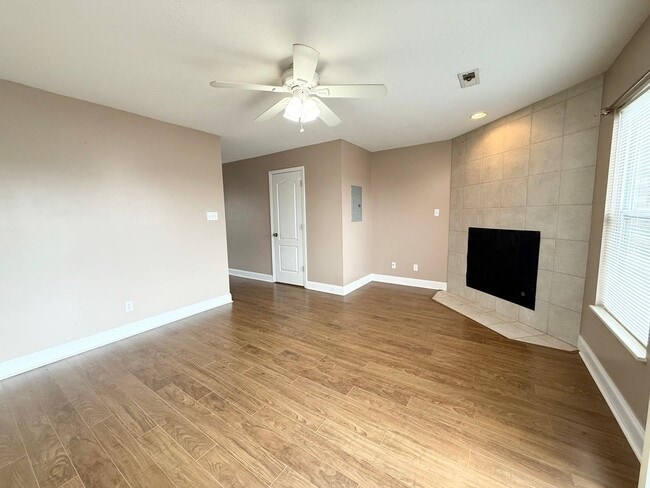 Building Photo - 2441 Hallerins Ct