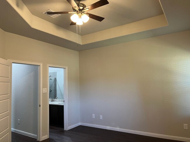 Building Photo - Luxury 3x2 Duplex in Seguin, TX!