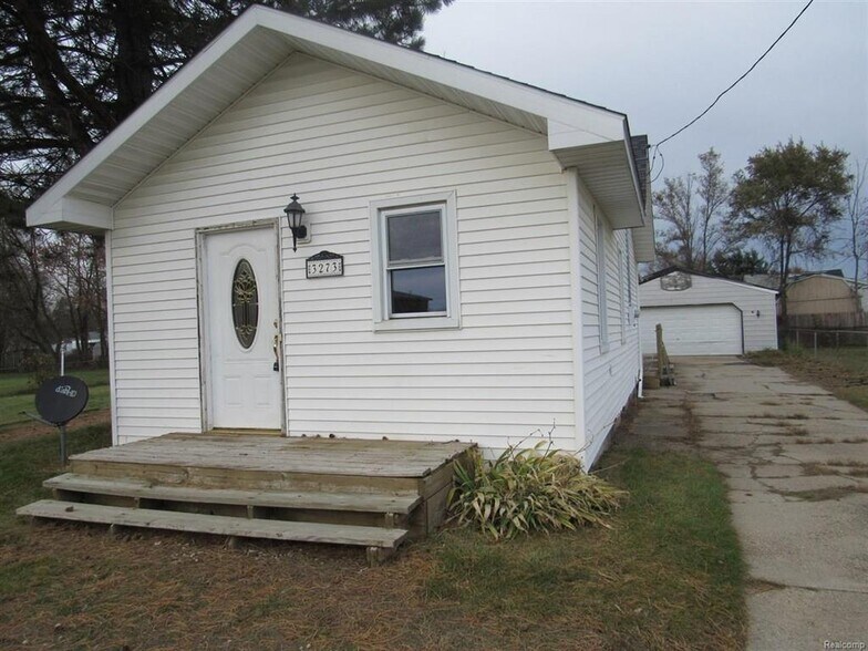 Building Photo - 3273 Berent St