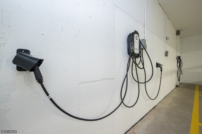 Building Photo - 2435 Lamington Rd