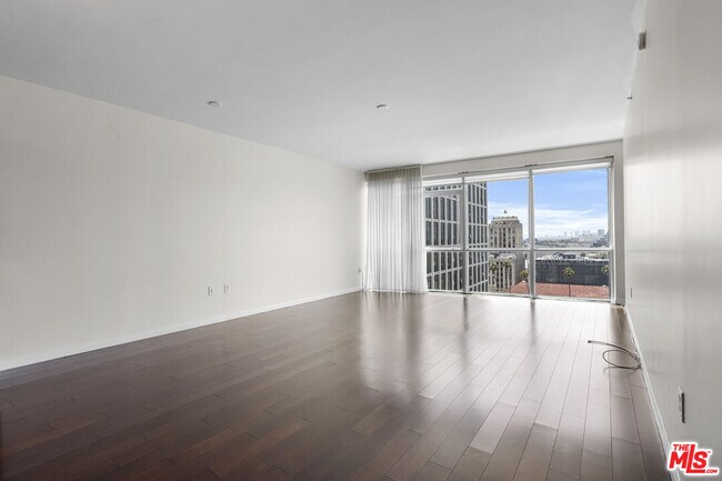 Building Photo - 3785 Wilshire Blvd