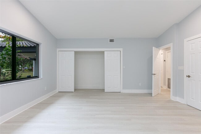 Building Photo - 13401 SW 83rd Ave