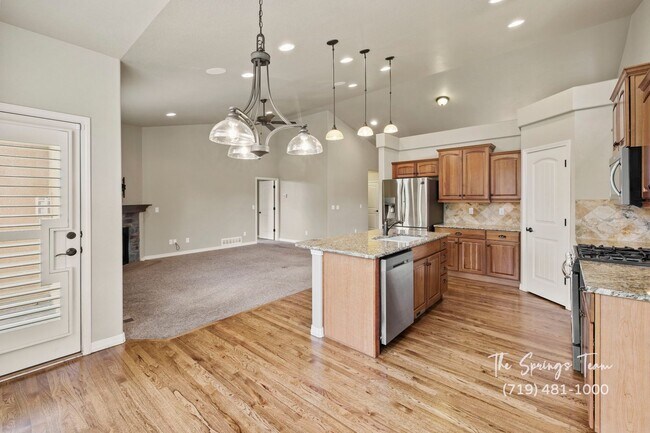 Building Photo - BEAUTIFUL 4BD + BONUS ROOM/3BA/3 CAR GARAG...