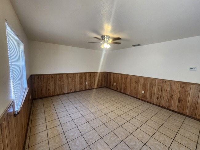Building Photo - Cozy 1 Bedroom Apartment