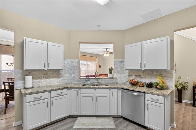 Building Photo - 94 Hill Crest Cir