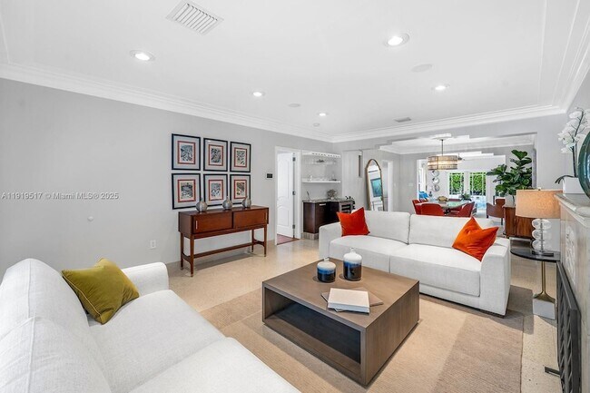 Building Photo - 5915 La Gorce Dr