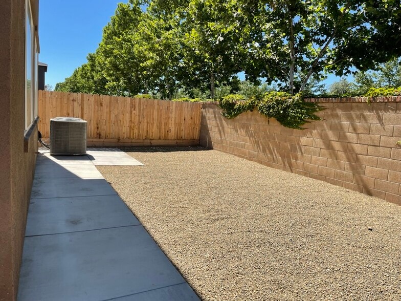 Building Photo - 2363 Explorador Dr