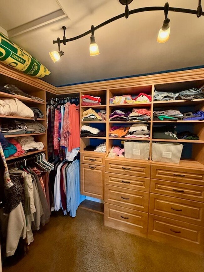 Building Photo - Spacious 3-Bedroom + Bonus Room Home in La...