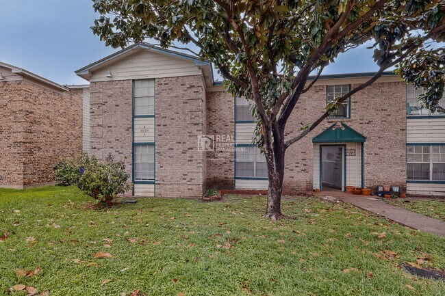 Building Photo - 8024 Cambridge Cir