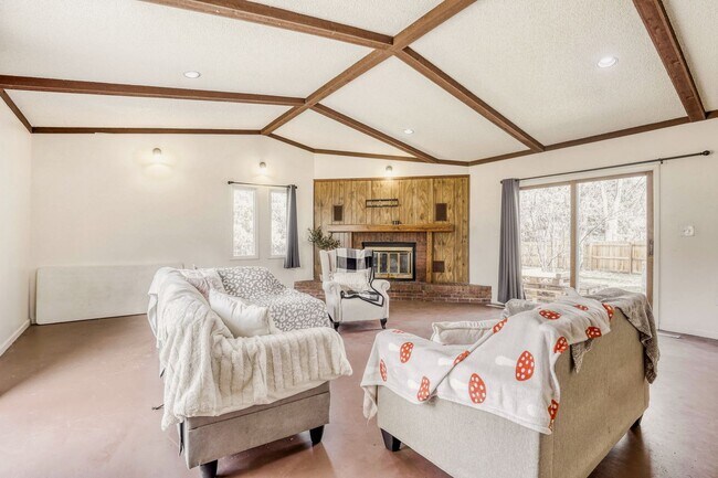 Building Photo - Spacious Cul-de-Sac Home Near CSU