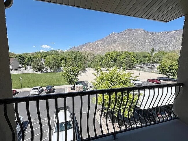 Building Photo - 426 W 200 N St