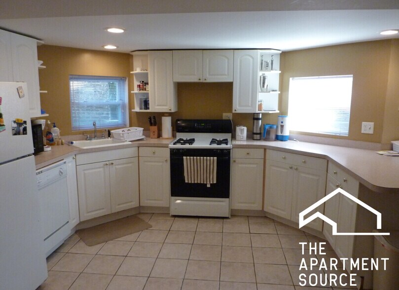 Primary Photo - 4039 N Long Ave