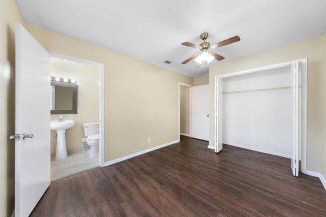 Building Photo - 138 Dora St