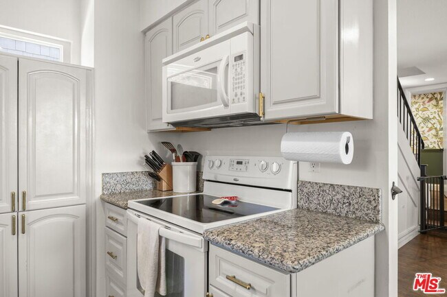 Building Photo - 27462 Country Glen Rd